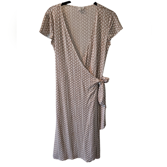 Elegant Cream Wrap Dress - Picture 1 of 3